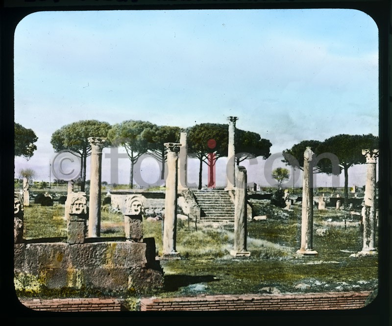 Ostia. Ruinenstätte ; Ostia. ruins - Foto foticon-simon-vulkanismus-359-013.jpg | foticon.de - Bilddatenbank für Motive aus Geschichte und Kultur